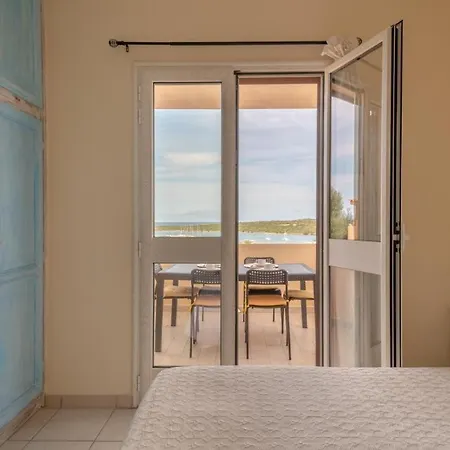 Fantastico Baia De Bahas Two Bedroom Sleeps Six Num0899 Santa Marinella